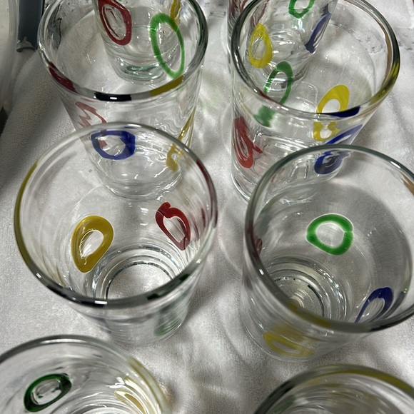 Set of 4 - Circle designed Multicolored on Clear Glass Cups - Picture 6 of 8